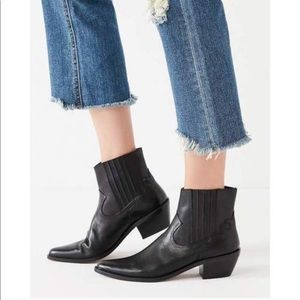 Black western boot